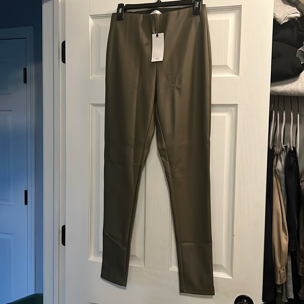 Brand new women’s olive faux leather leggings